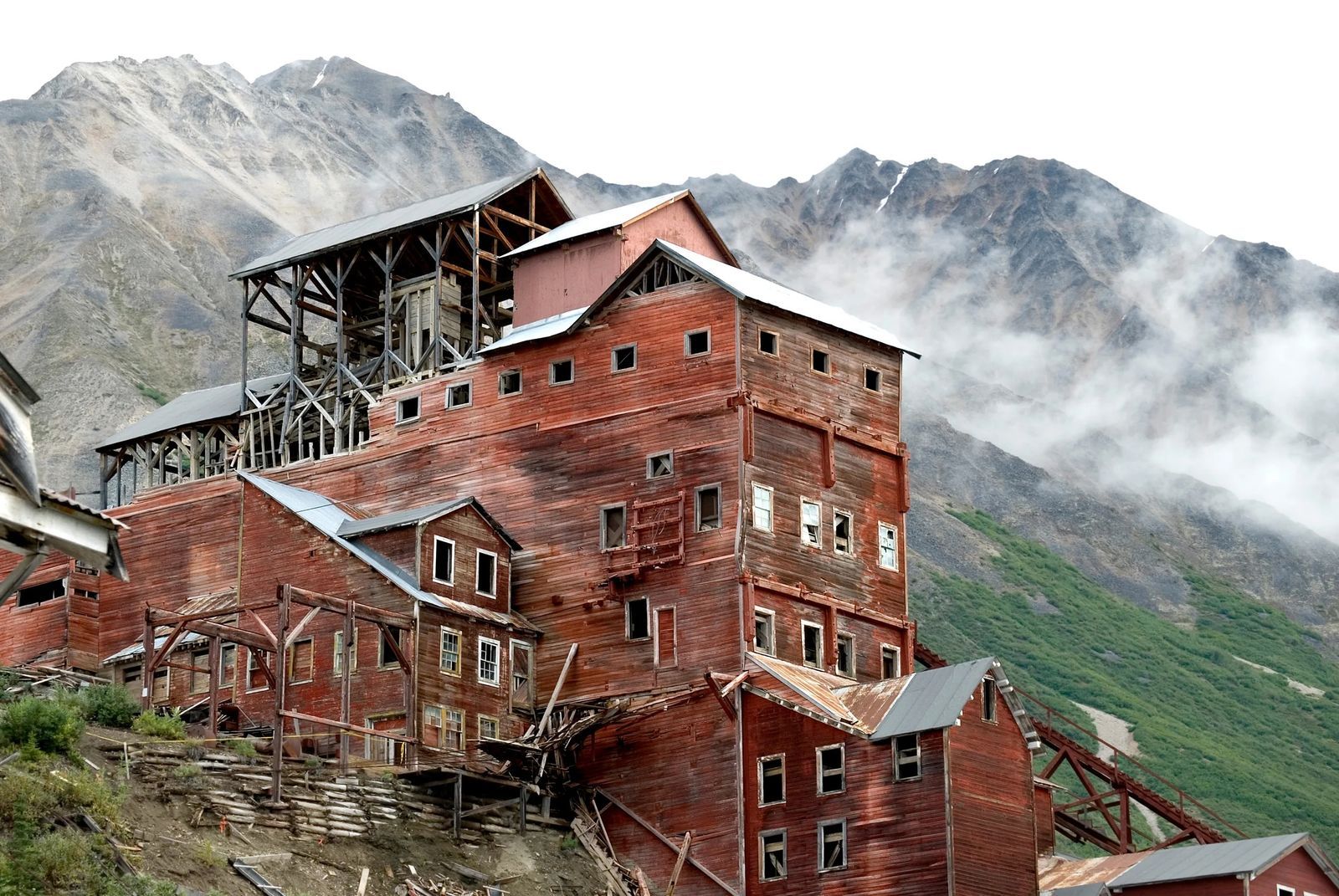 Traveling Off the Grid: The Allure of Hidden Villages and Ghost Towns